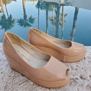 Marc Defang Nude Patent Peeptoe Wedges 7 8 NWOT